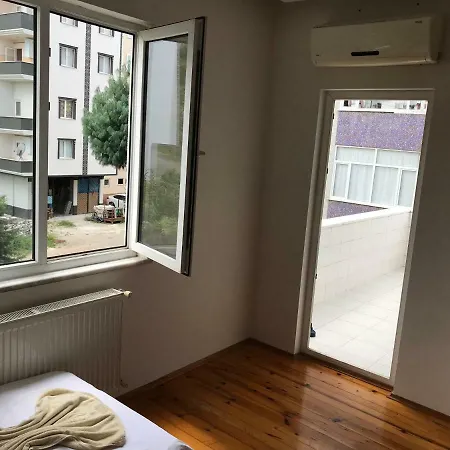 Airport Apartment *